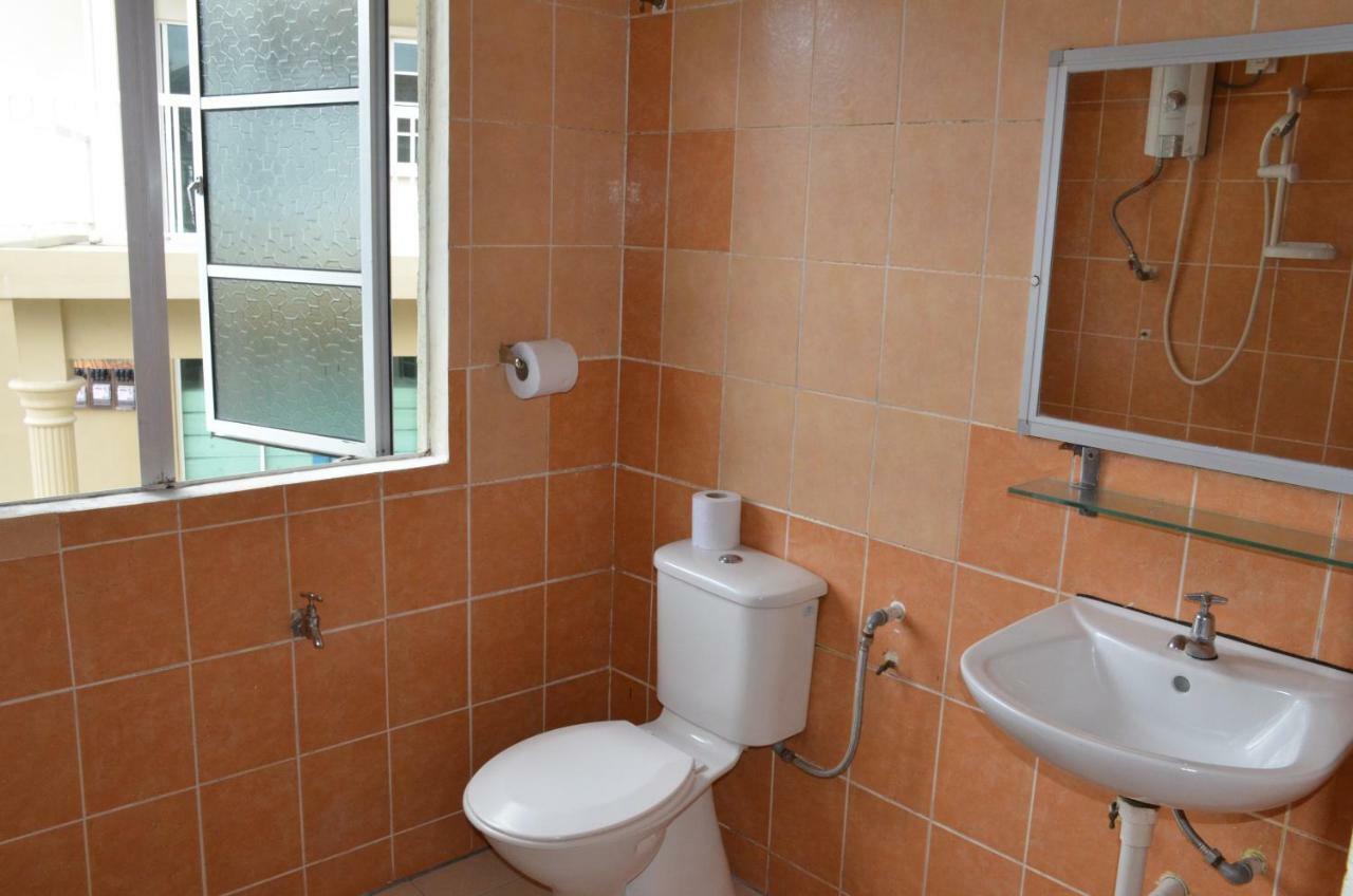 Fathers Guesthouse Танах-Рата Екстер'єр фото